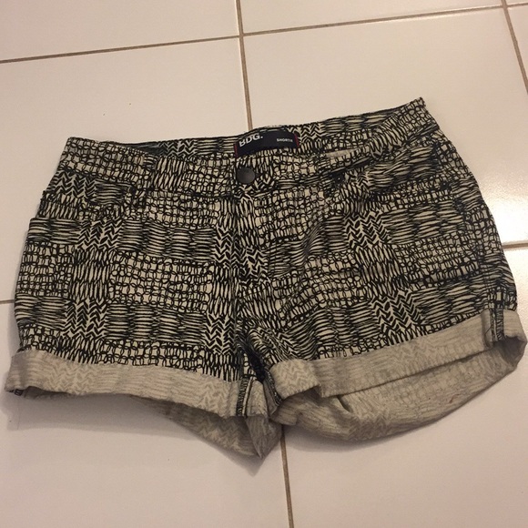 *BOGO 50%*BDG mid rise pattern Shortie - Picture 1 of 4